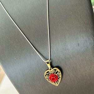 Cute Vintage Red Rose Floral Heart Pendant & Silverplated Fashion Necklace 18"